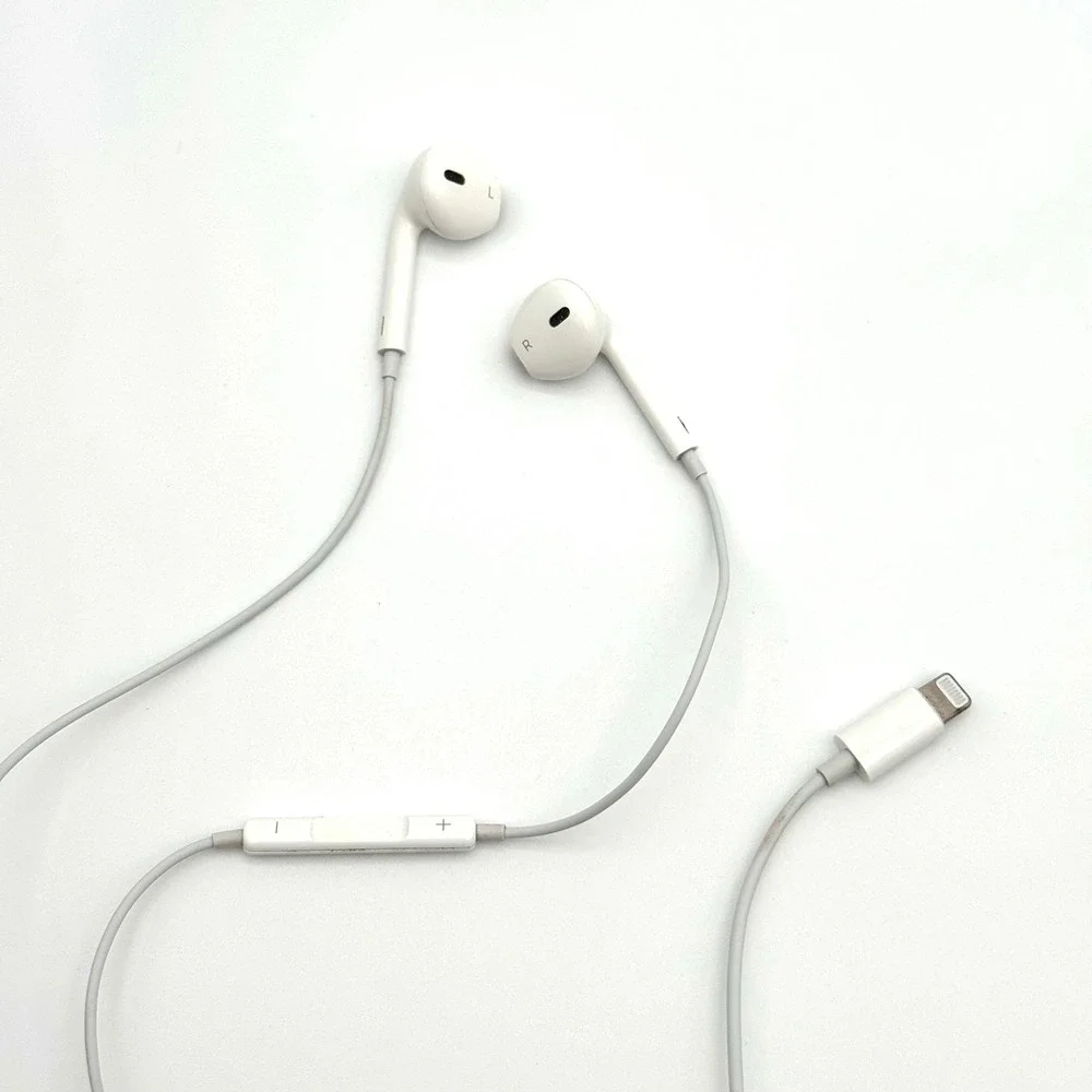 Apple EarPods Lightning Connector Wired Headphones White A1748‎